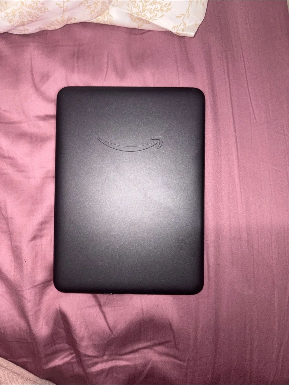 Amazon Kindle e-reader in Dark Purple Protective Cover